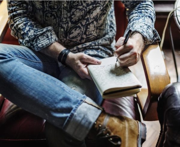 7 escenarios perfectos para tu próxima aventura: El arte de autopublicar tu libro de viajes por Rafael Eladio Núñez Aponte